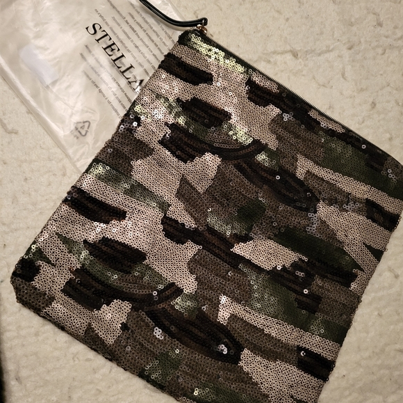 Clutch - Picture 2 of 5